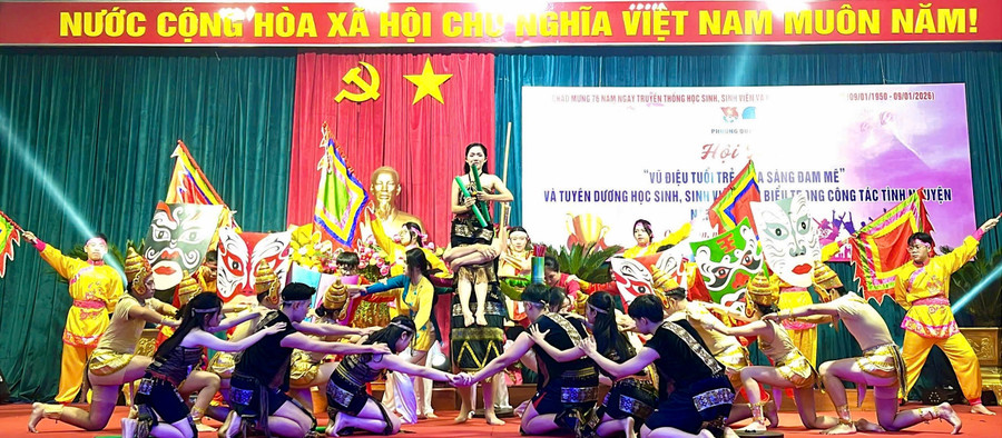 doan-phuong-quy-nhon-ky-niem-ngay-truyen-thong-hoc-sinh-sinh-vien-1.jpg